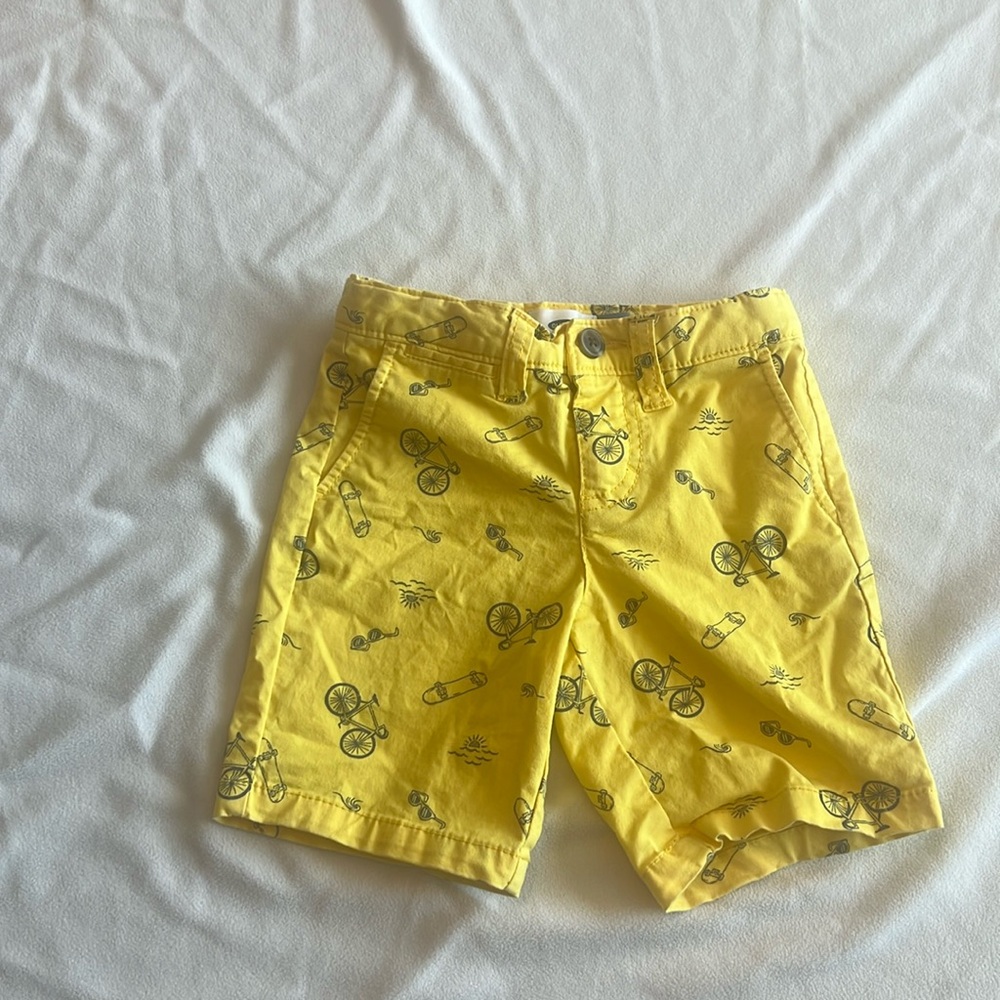 Yellow old navy shorts for a boy size 4T!